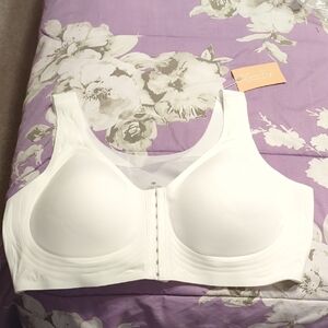Elegant White Seamless Bra